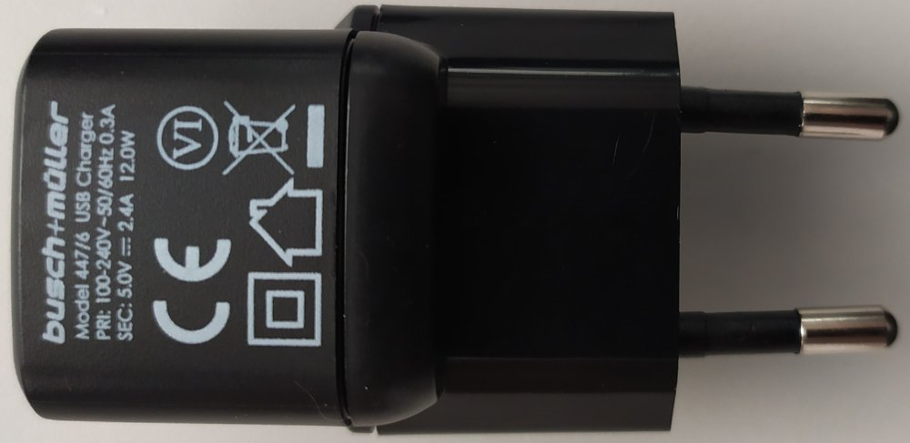 busch-mueller-447-6-usb-netzgerät-ixon-space-usb-buchse-und-kabel-auf-micro-usb-laenge-ca-350-mm